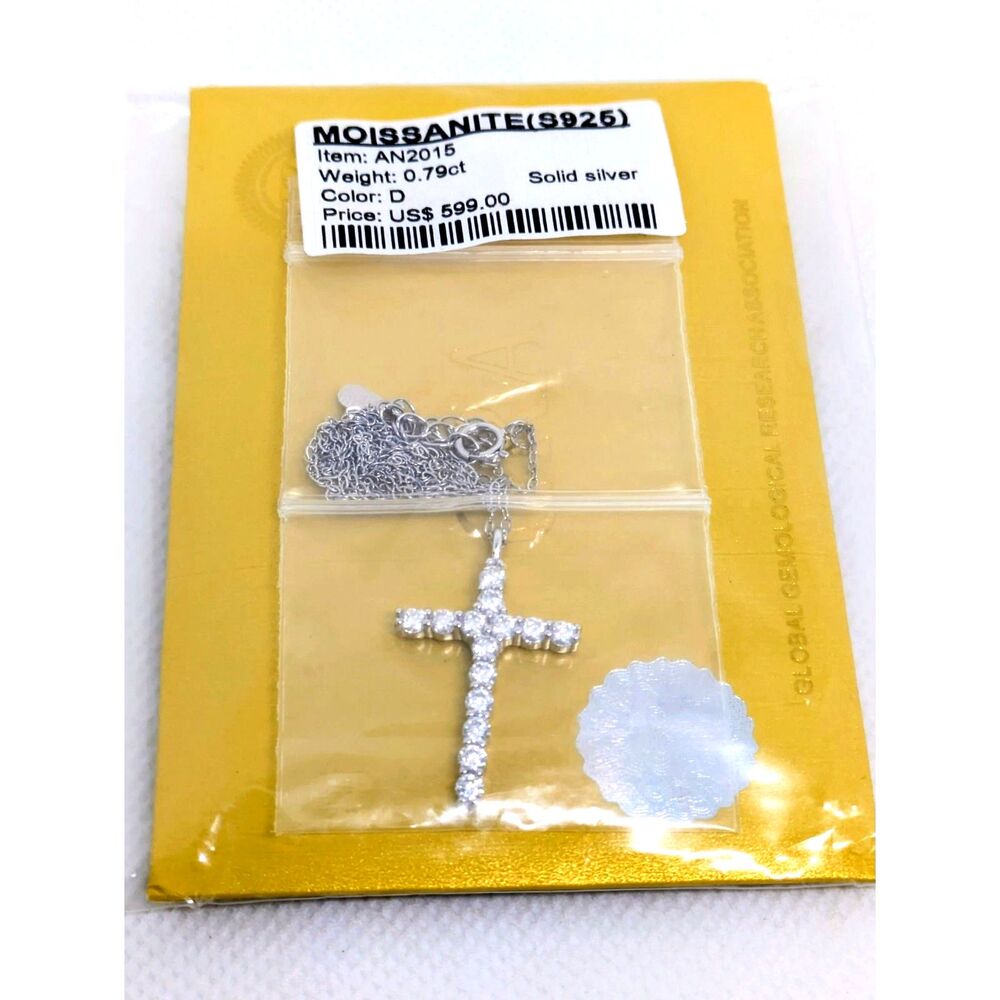 NWT 925 Silver 0.79ct VVS D Moissanite Cross Necklace. GRA Certificate included - Picture 2 of 14